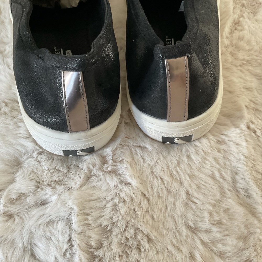 Sketchers Memory Foam Snickers - image 4